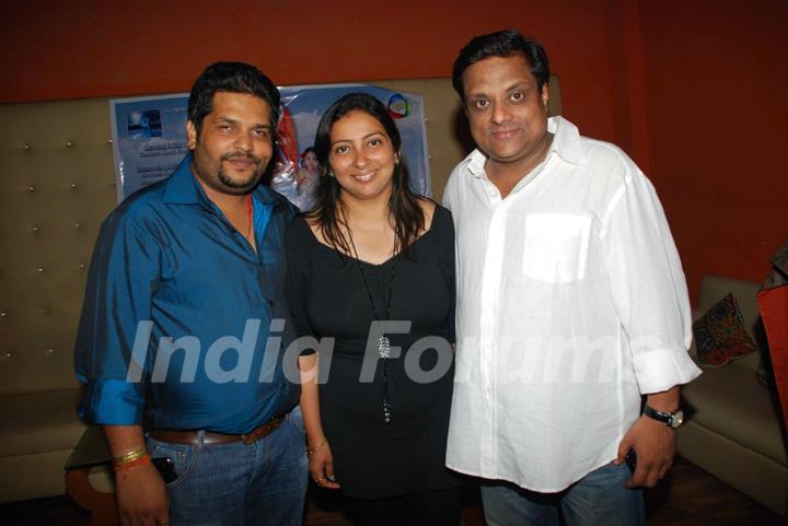 Santosh Singh, Rochelle Singh with Kamlesh Singh at Ss Se Sarsati launch party of Ocean Multimedia