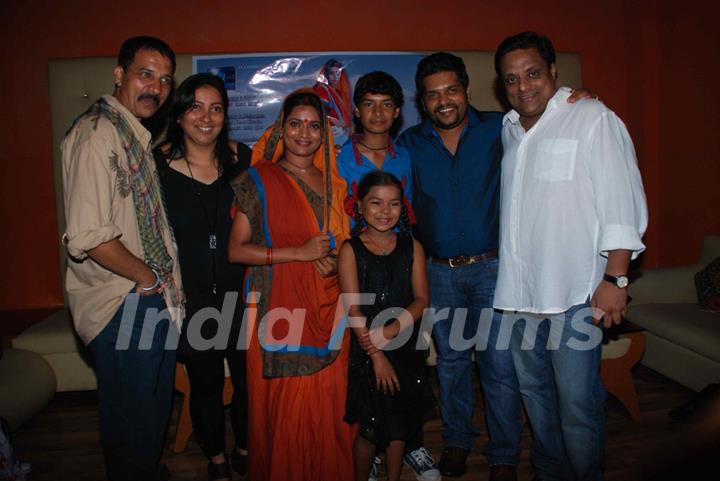 Darpan Srivastav, Rochelle singh, Amar Jyoti, Kishore, Santosh Singh, Kamlesh Singh with Baby Kajal