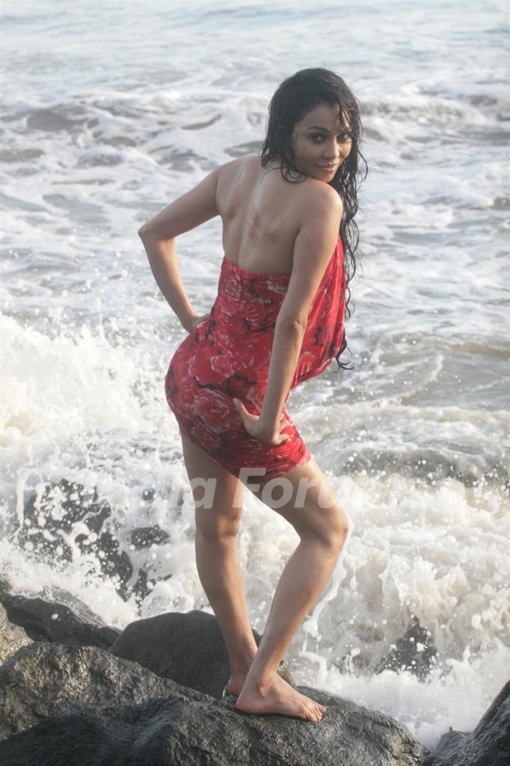 Nikita Rawal's Rain In Mumbai glamorous photo shoot in Versova, Mumbai