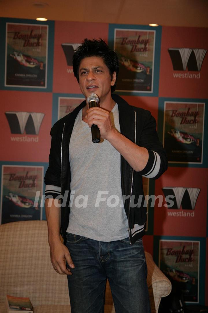 Shah Rukh Khan unveils Bombay Duck is a Fish book by Kanika Dhillon at Taj Lands End in Mumbai