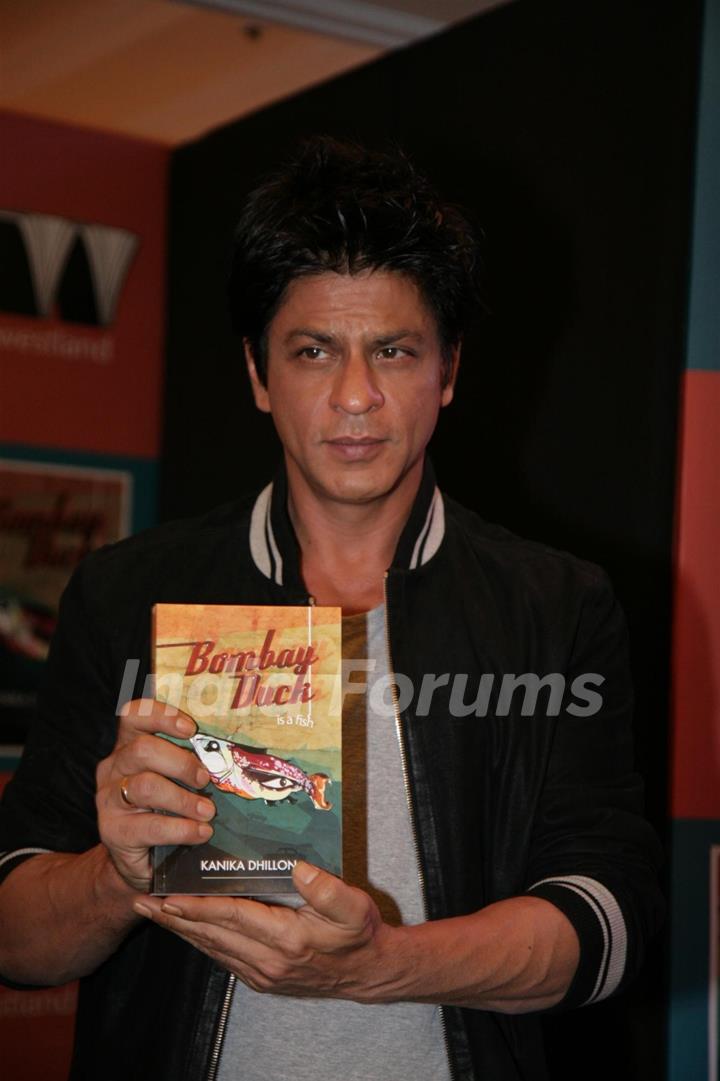 Shah Rukh Khan unveils Bombay Duck is a Fish book by Kanika Dhillon at Taj Lands End in Mumbai