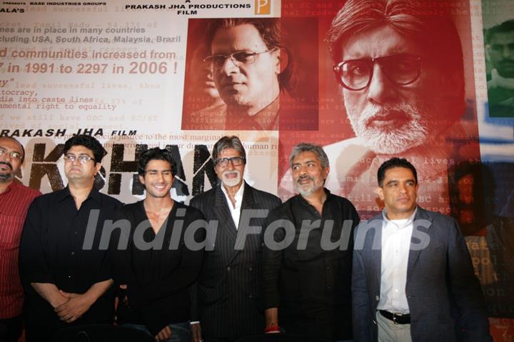 Amitabh, Prateik, Prasoon and Prakash Kha at film 'Aarakshan' first look launch at Hotel Novotel in