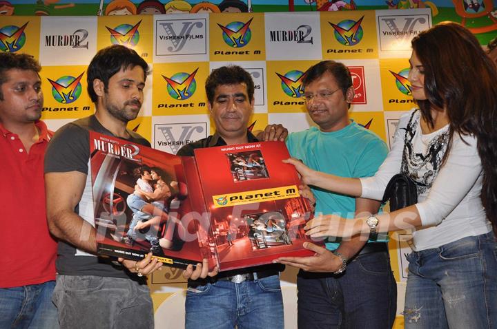 Emraan Hashmi and Jacqueline Fernandez launch Murder 2 Music at Planet M