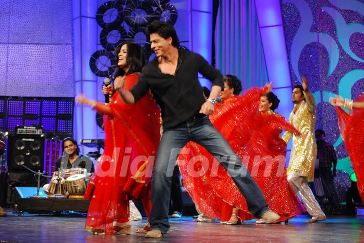 Shah Rukh Khan dancing on NDTV Greenathon that took place at Yash Raj Studio