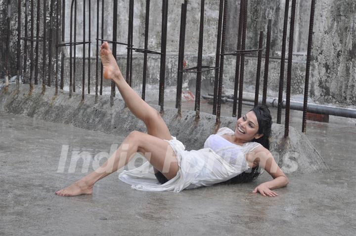 Nikita Rawal co-star actress of film 'Happy Birthday' enjoying the monsoon rain