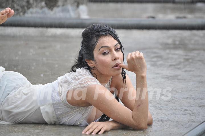 Nikita Rawal co-star actress of film 'Happy Birthday' enjoying the monsoon rain