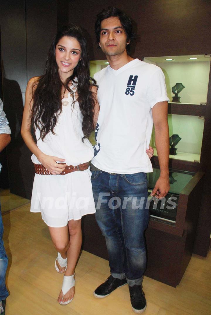 Always Kabhi Kabhi cast Ali and Giselle at Gitanjali D'damas new collection launch, Atria Mall