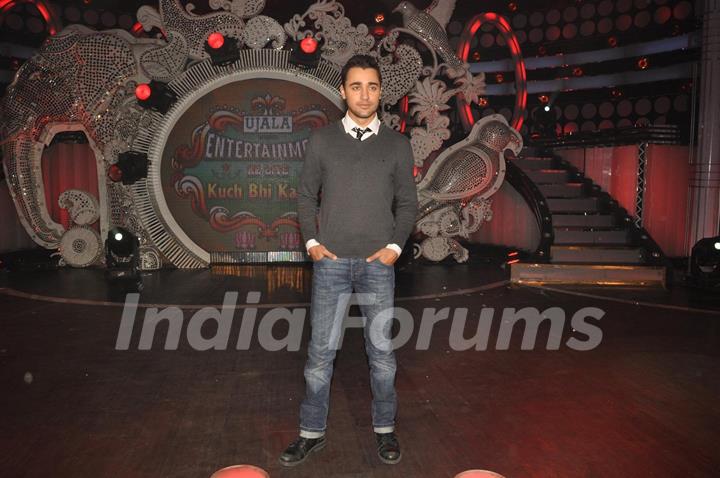 Imran Khan during the promotion of film Delhi Belly on the sets of Entertainment Ke Liye Kuch Bhi Karega