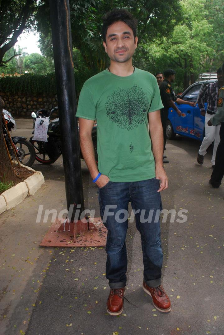 Vir Das launches Tshirts of Delhi Belly