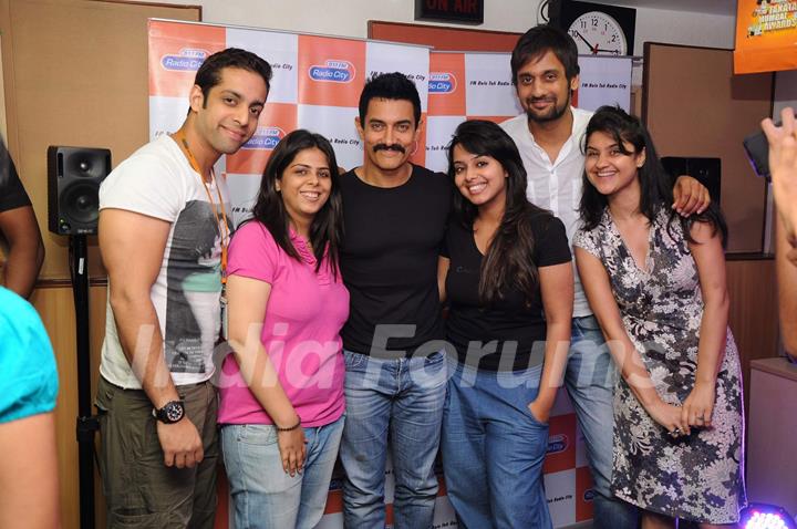 Aamir Khan visits Radio City to promote Delhy Belly. .