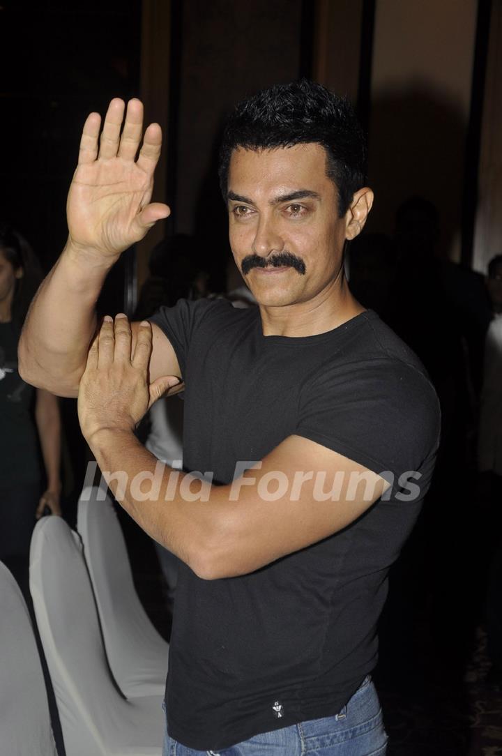 Aamir Khan unveils his item number song in Delhi Belly at Taj Lands End, Bandra, Mumbai