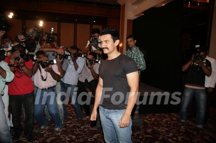 Aamir Khan unveils his item number song in Delhi Belly at Taj Lands End, Bandra, Mumbai