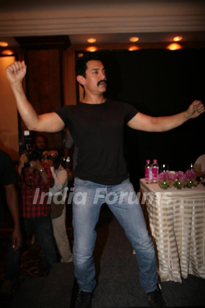 Aamir Khan unveils his item number song in Delhi Belly at Taj Lands End, Bandra, Mumbai