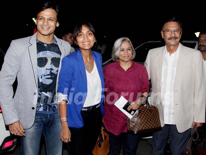 Vivek and Suresh Oberoi with their wife leaves for IIFA