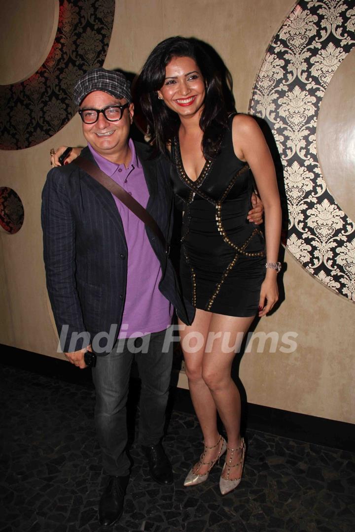 Vinay Pathak and Karishma Tanna at the unveiling of FHM magazine '100 Sexiest Women 2011' cover