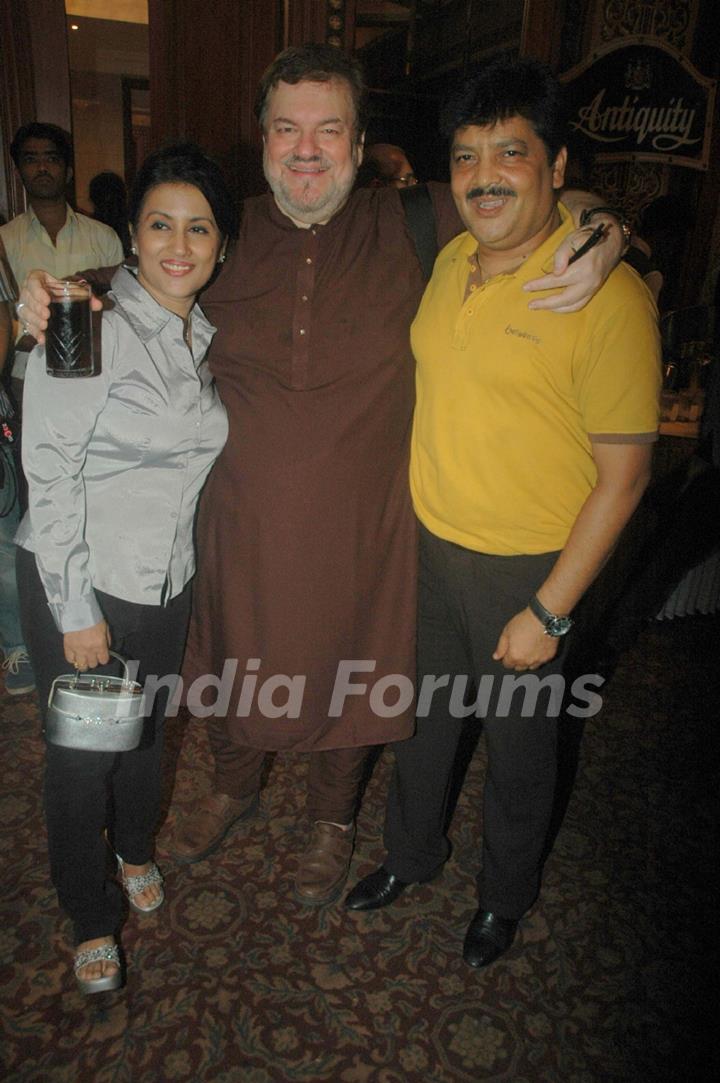 Udit Narayan at Sudesh Bhosle's birthday bash