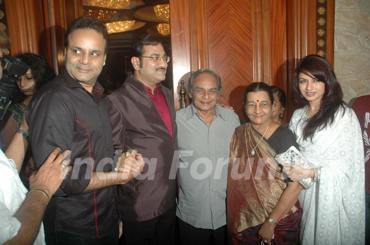 Bhagyashree at Sudesh Bhosle's birthday bash