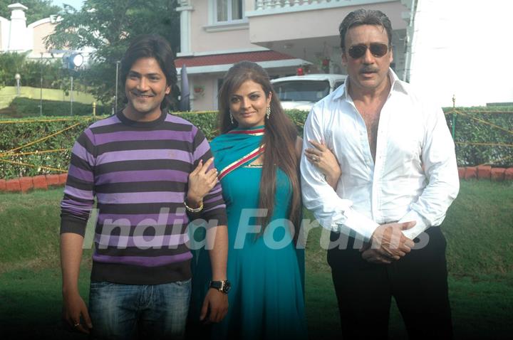 Jackie Shroff, Sheeba at Neil Ko Pakadna on location in Madh