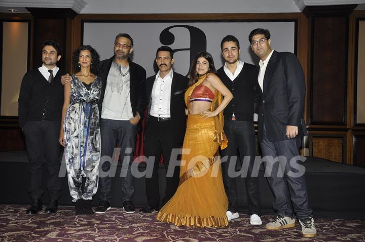 Aamir Khan, Imran, Vir Das, Kunal Roy at Delhi Belly Success Bash at Taj Lands End, Bandra