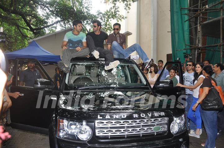 Hrithik, Farhan, Katrina, Kalki, Abhay flag off their road tour from Mumbai to Delhi to promote their film Zindagi Na Milegi Dobara at Mehboob Studios in Bandra, Mumbai