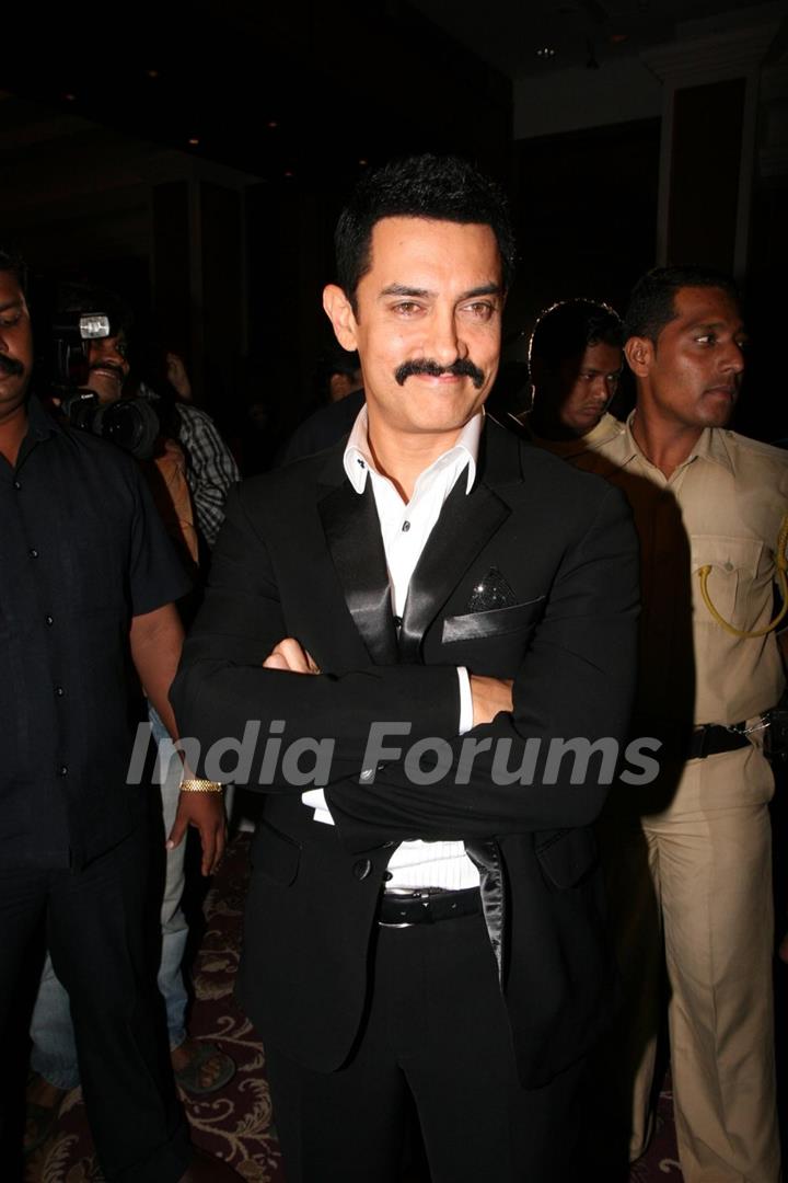 Aamir Khan at Delhi Belly success bash at Taj Lands End, Bandra, Mumbai