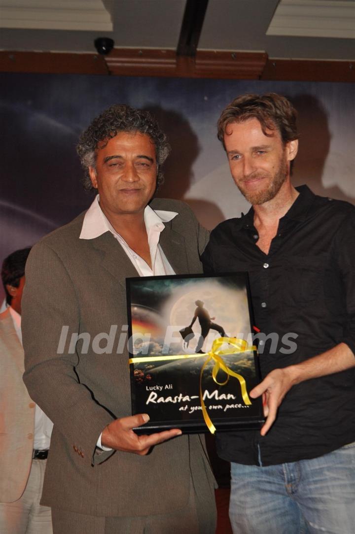 Lucky Ali release new hindi album 'Raasta- Man' at JW Marriot hotel