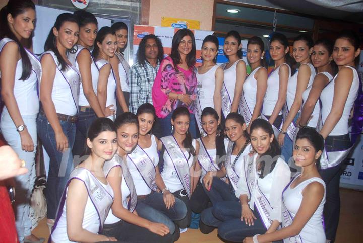 Sushmita Sen and 'I Am She 2011' contestants visit Radio City 91.1 FM