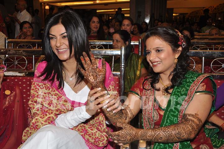 Sushmita Sen at Dr Shefali's daughter mehndi, Khar Gymkhana