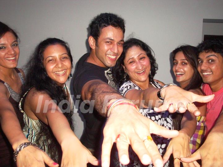 Abhishek Sharma Birthday Bash by co-stars Shwetta, Snehal Sahil, Jayati, Dipika & Deepak of Sasural