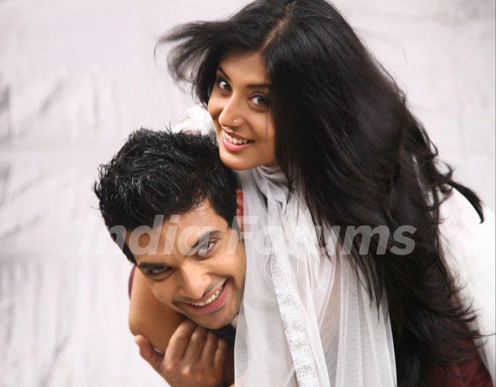 Karan Kundra and Kritika Kamra as Arjun and Arohi in Kitani Mohabbat Hai - 2