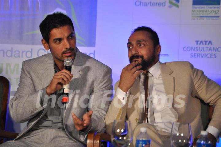 John, Rahul during the launched of registrations for Mumbai Marathon 2012 categories of 9th Edition at Trident Hotel