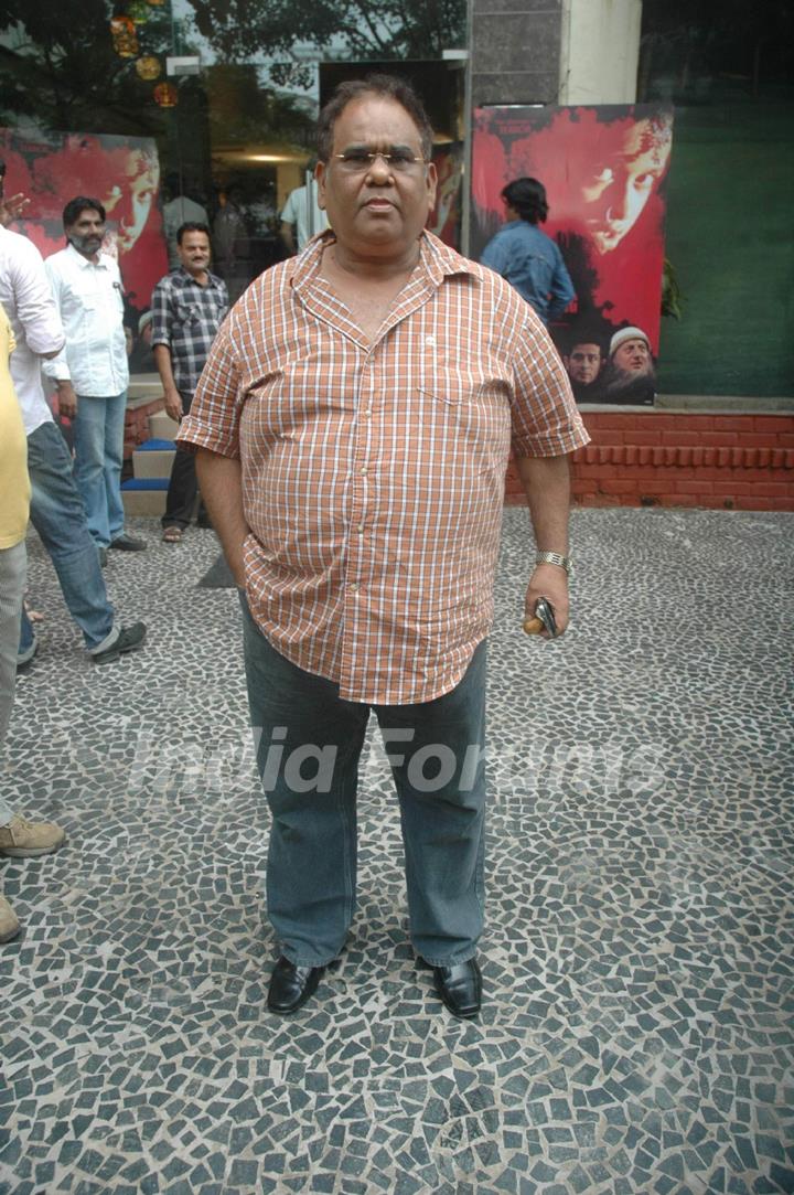 Satish Kaushik at the Warning film press meet, Marimba