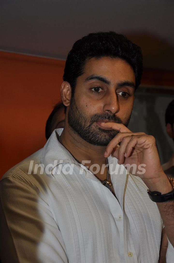 Abhishek Bachchan at 'VIBRATIONS THE WELLNESS ZONE' by Vrinda J Mehta