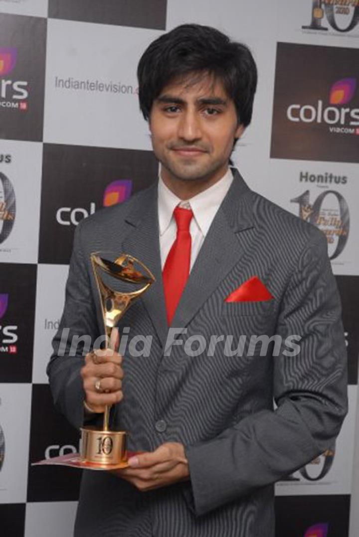 Harshad Chopra with best actor award