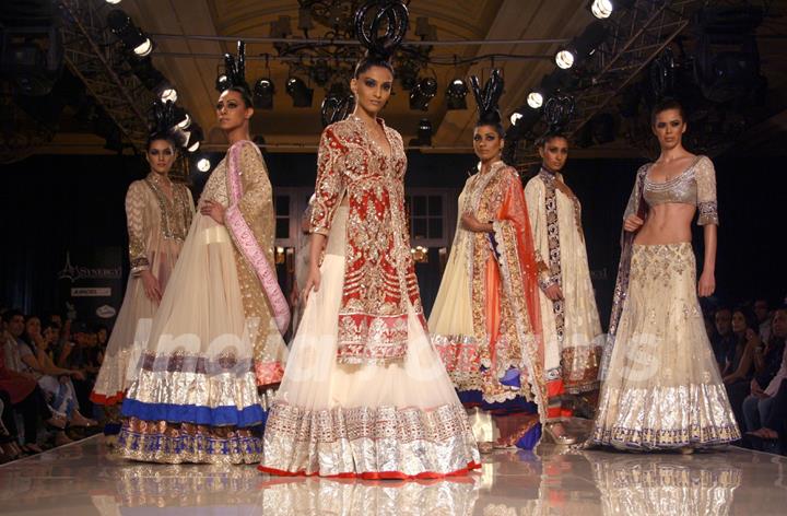 Models showcasing designer Manish Malhotra's creations at Synergy1 Delhi Couture Week,in New Delhi