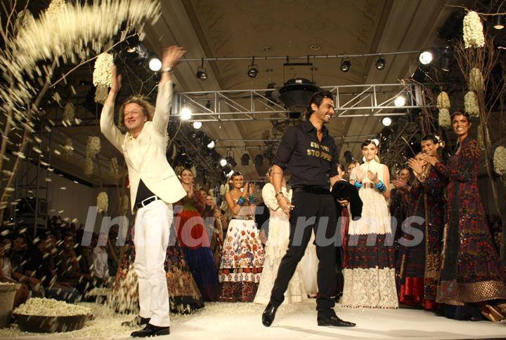 Designers Rohit Bal with Arjun Rampal at the Synergy1 Delhi Couture Week,in New Delhi