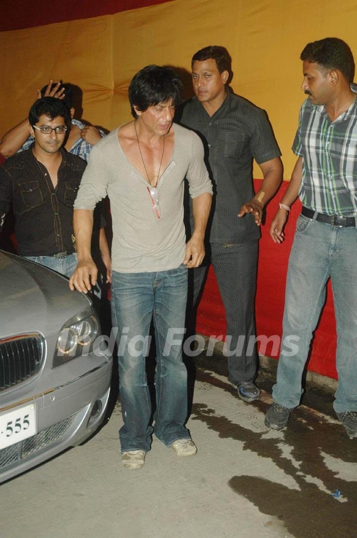 Shah Rukh Khan leaves Filmistan after completing the last shoot of Ra.One