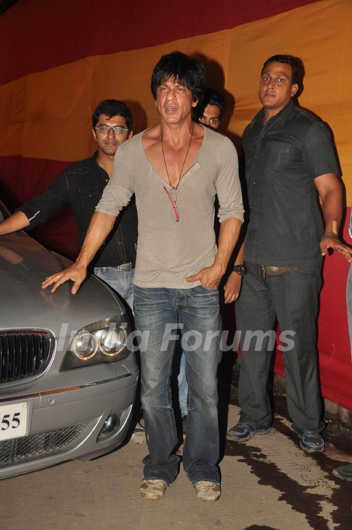 Shah Rukh leaves Filmistan after completing the last shoot of Ra.One