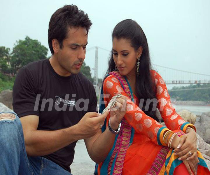 Additi and Iqbal as Pihu and Rudr