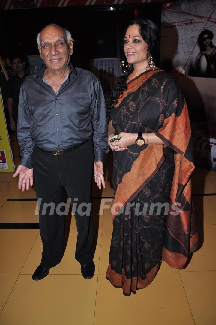 Yash Chopra and Tanvi Azmi at premiere of movie 'Bubble Gum'