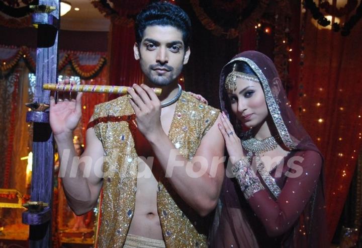 Gurmeet Choudhary & Mouni Roy