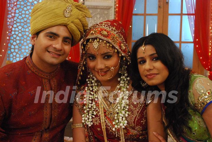 Nandini with Naitik and Rashmi on her wedding