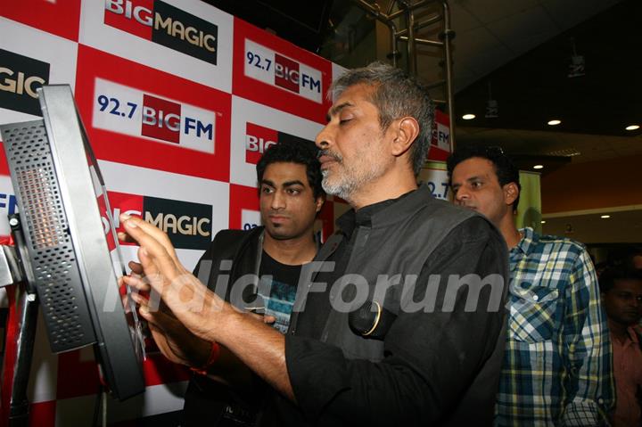 Prakash Jha and Manoj Bajpai at Aarakshan promotional event at Big FM