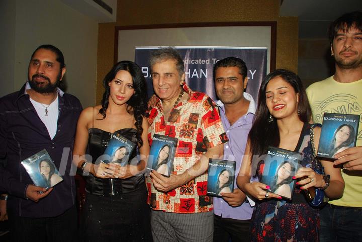 Celebs at Album dedicated to Aishwarya, Abhishek and Big B by Rozlyn Khan at Grilloplois