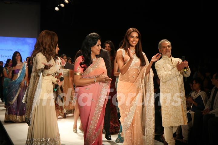 Bipasha with her mother Mamta Basu on the ramp for Neeta Lulla Show at IIJW 2011 at Grand Hyatt