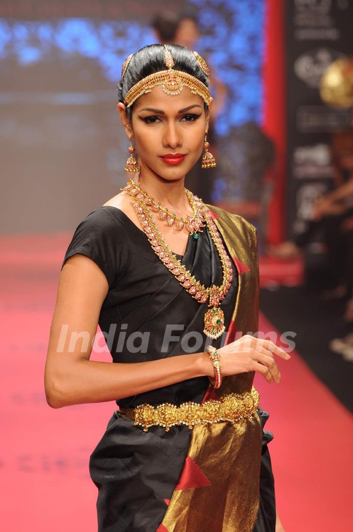 Model walks the ramp for C Krishniah Chetty & Sons at IIJW 2011