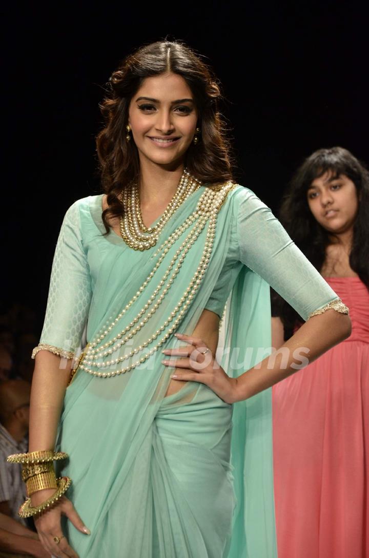 Sonam Kapoor at inauguration of the India International Jewellery Week(IIJW) 2011