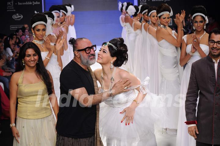 Models walks the ramp for Eekani at IIJW 2011