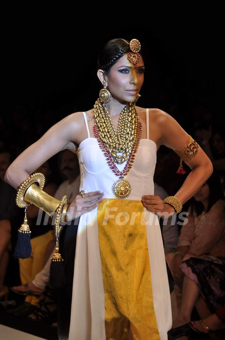 Models walks for Amrapali at IIJW 2011