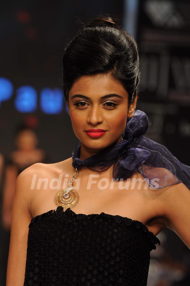 Models walks the ramp for Rosily Paul at IIJM 2011